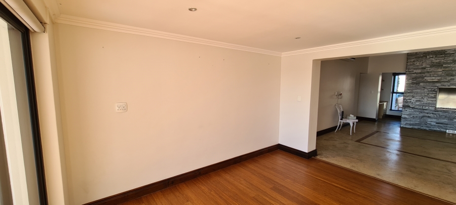 4 Bedroom Property for Sale in Croydon Vineyard Estate Western Cape